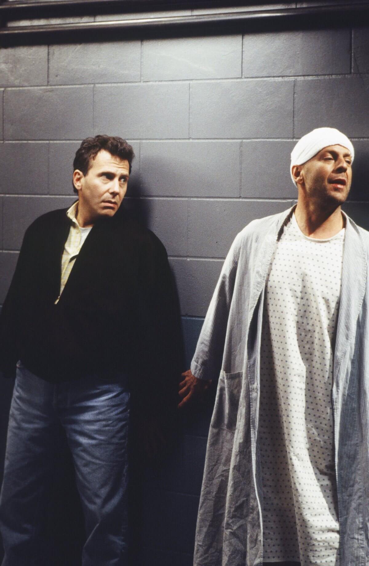 Bruce Willis meets Paul Buchman (Paul Reiser) in the hospital halls on