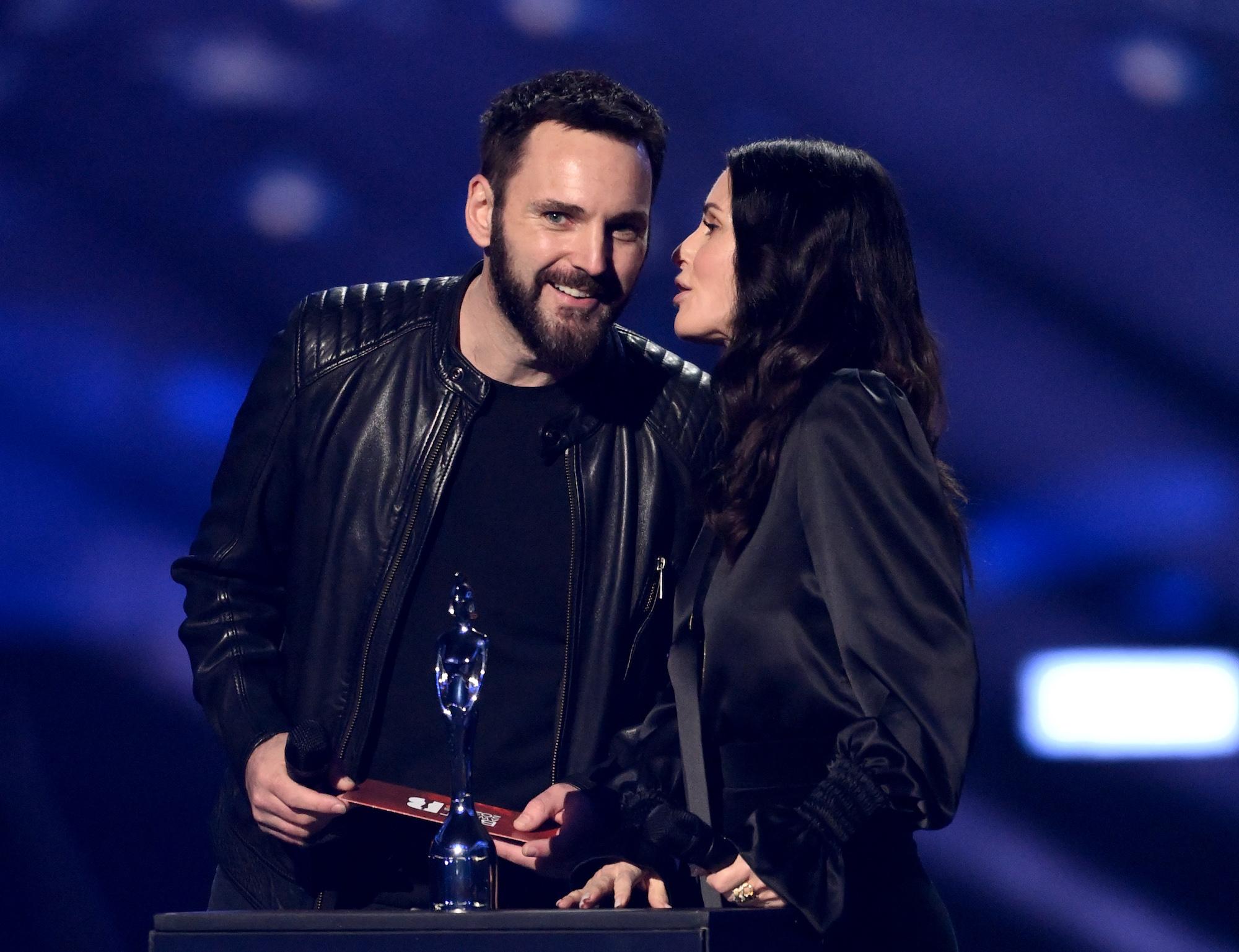 Courteney Cox whispers into Johnny McDaid
