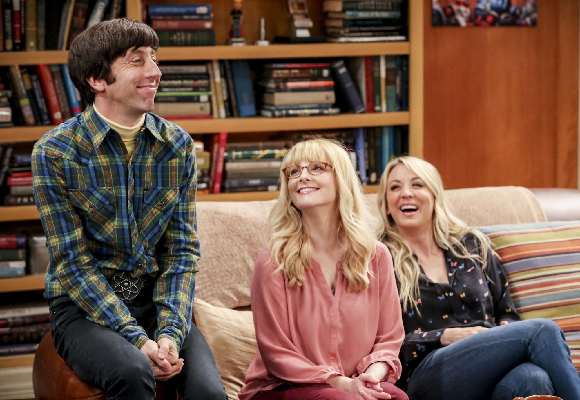Big Bang Theory: Howard, Bernadette and Penny sit on the couch